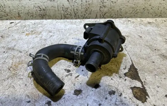 Volvo XC60 Electric auxiliary coolant/water pump 704773000 P4161 31338211