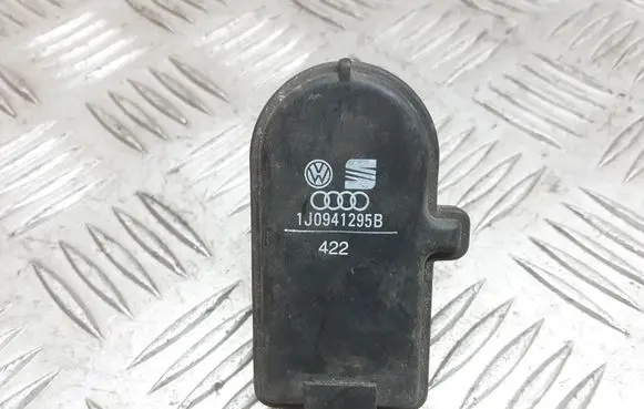 Volkswagen Golf IV Headlight level adjustment motor 1J0941295B