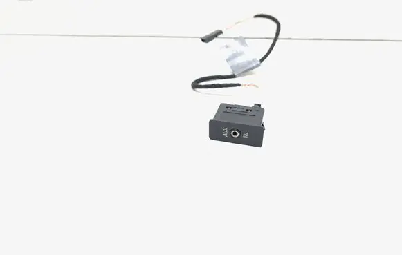BMW 3 E90 E91 AUX in-socket connector 6930561