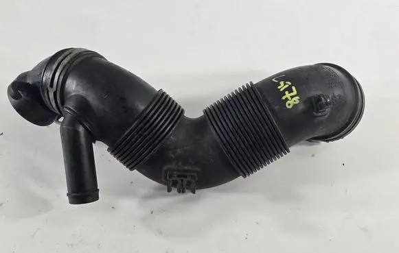 Audi A3 S3 8P Air intake hose/pipe 3C0129654M