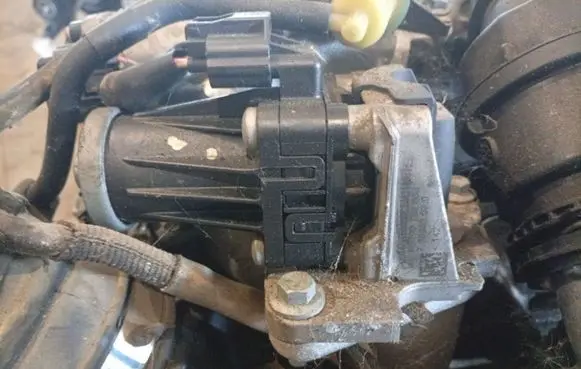 Nissan NV200 EGR valve 147105308RC