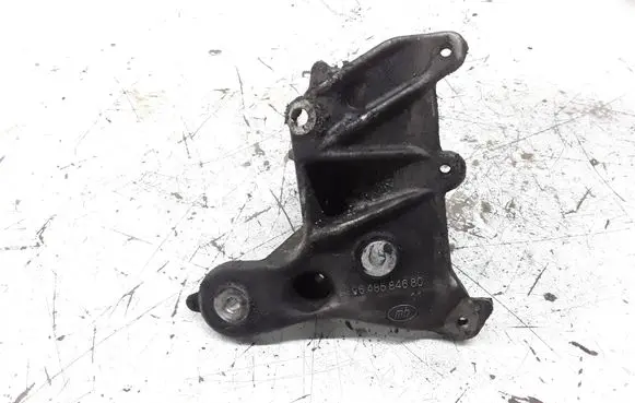 Engine mounting bracket