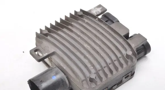 Volvo V40 Coolant fan relay 940013802