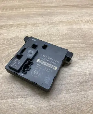 Mercedes-Benz E W211 Door control unit/module 2118704126 00006806 RIGHTSIDE