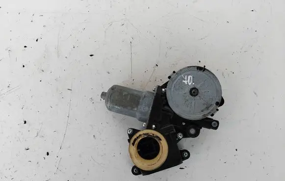 Toyota Avensis T270 Front door window regulator motor 8570102010 961920101