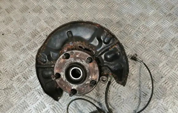 Toyota Corolla Verso AR10 Front wheel hub 4350205040 477810F010