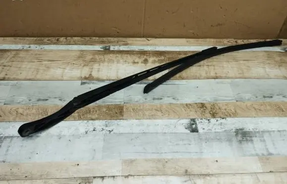 Audi A6 S6 C6 4F Front wiper blade arm 