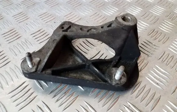 BMW 7 E65 E66 Engine mounting bracket 6758427