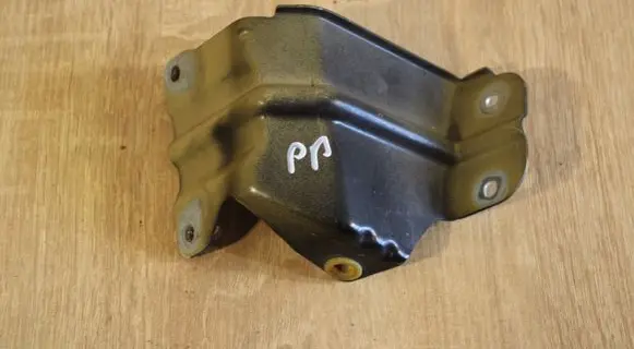 Fender mounting bracket