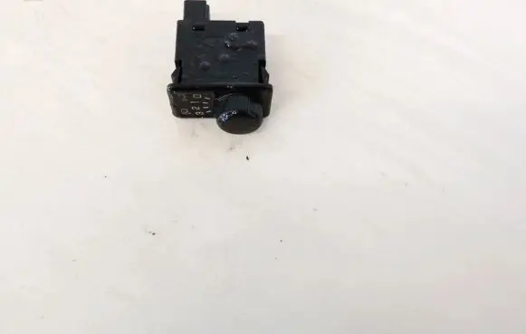 Nissan Primera Headlight level height control switch