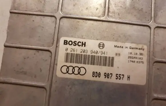 Audi A4 S4 B6 8E 8H Engine control unit/module 0261203940 0261203941 8D0907557