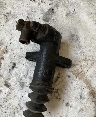 Clutch slave cylinder