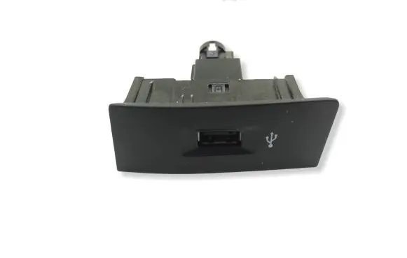Volkswagen Transporter - Caravelle T6 USB socket connector 5Q0035726N
