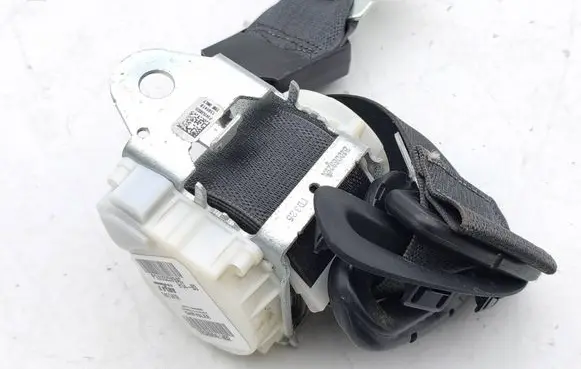 Jeep Cherokee Rear seatbelt P1UU52DX9AC TR50904L1492 141141R