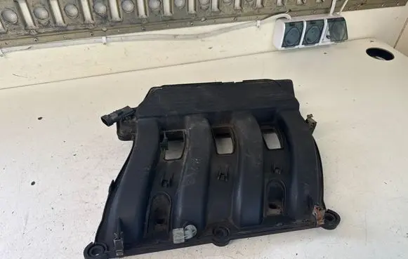 Opel Vivaro Intake manifold 8200125648 8200105165 7700101762