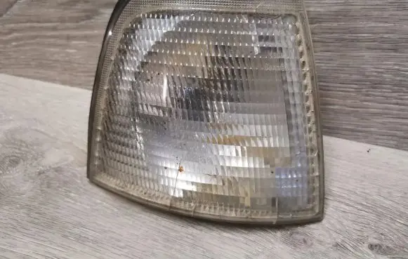 Audi 80 90 S2 B4 Front indicator light