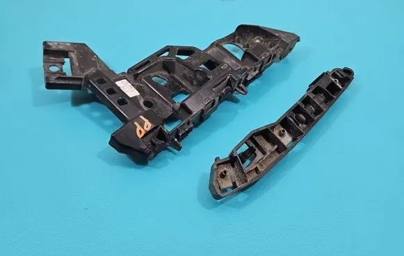 Front bumper mounting bracket