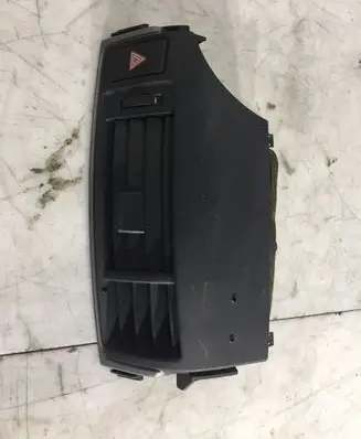 Toyota Verso Dash center air vent grill 556700F030
