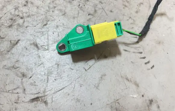 Audi Q7 4L Airbag deployment crash/impact sensor 1K0909606C 5WK43544