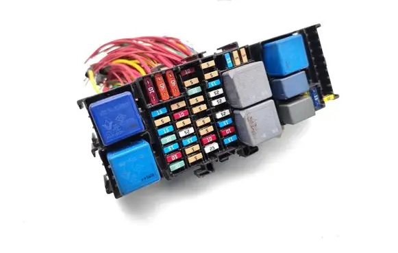 Opel Vivaro Fuse module PDBX82 252800973R