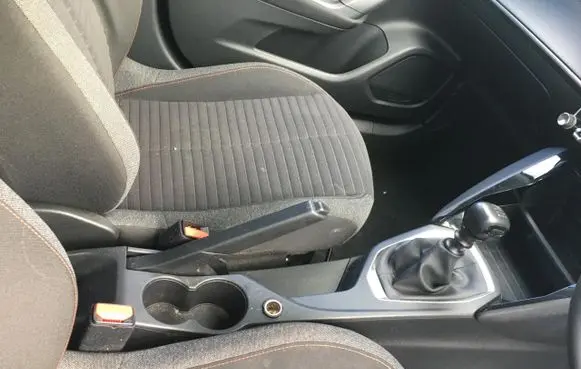 Peugeot 2008 II Center console 