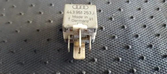 Audi A4 S4 B5 8D Other relay 443951253J 899511