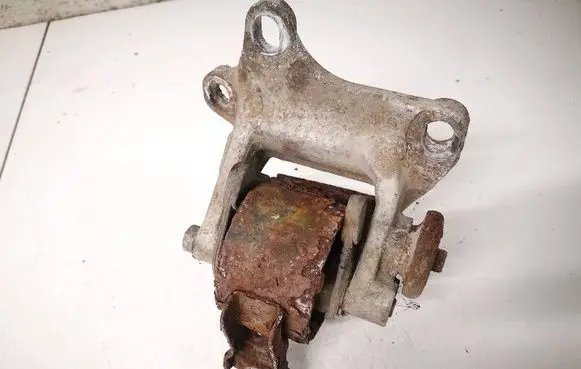 Honda CR-V Engine mount bracket 
