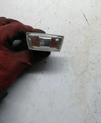Opel Zafira B Front fender indicator light 13252455