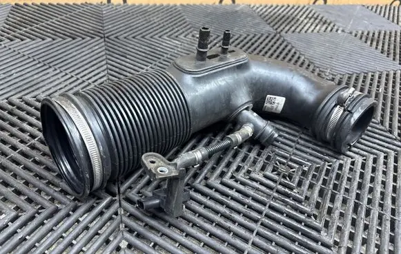 Alfa Romeo Giulia Turbo air intake inlet pipe/hose 0031