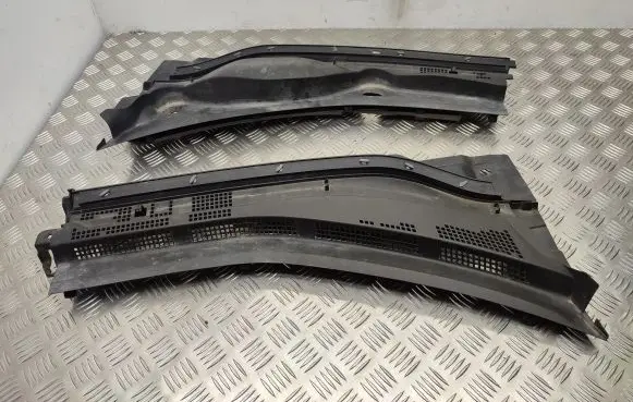 Mazda 3 Wiper trim BCKA507R1