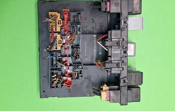 Volkswagen PASSAT B6 Comfort/convenience module 3C8937049D H54S2602 F005V00744