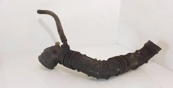 Mitsubishi Carisma Air intake hose/pipe MB957389