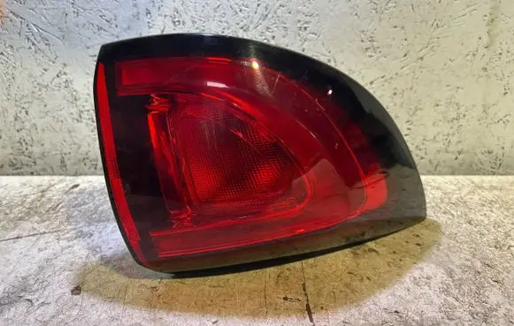 Chrysler Pacifica Rear/tail lights P68229027AF 073118B120V F00HTC408520