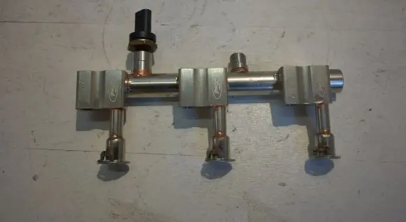Fuel main line pipe