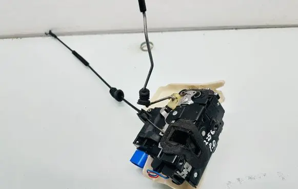 Volkswagen Cross Polo Front door lock 3B1837016CC