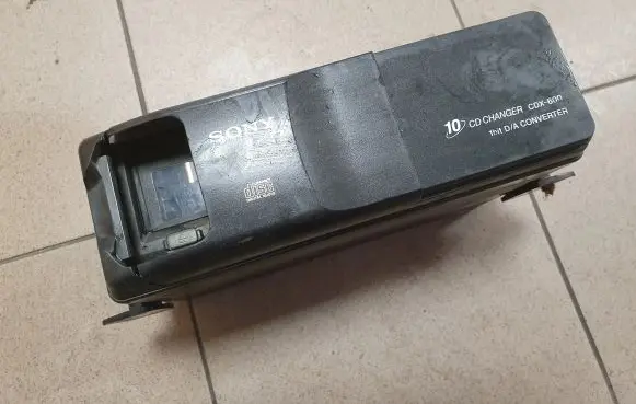 Toyota Land Cruiser (HDJ90) CD/DVD changer 