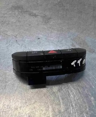 Audi TT TTS Mk2 Hazard light switch 8j09271375pr