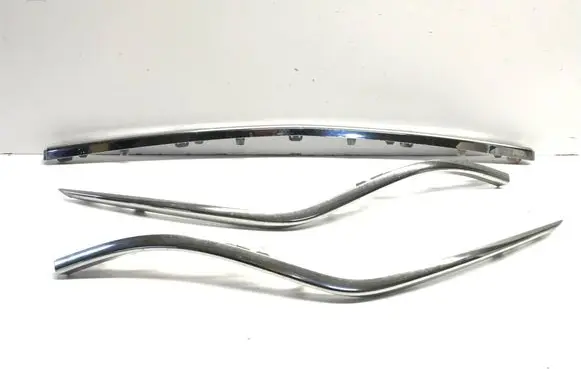 Front bumper splitter molding