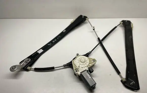 Volkswagen Tiguan Front door window regulator with motor 5Q4959801B 5NN837462
