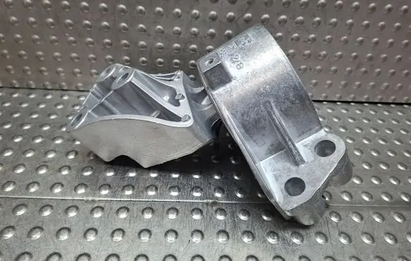 Fiat Doblo Engine mount bracket S27649749 517991100