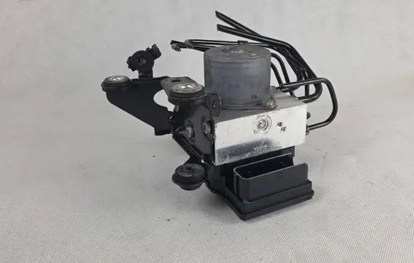 Ford Mondeo Mk III ABS Pump 7G912C405AB
