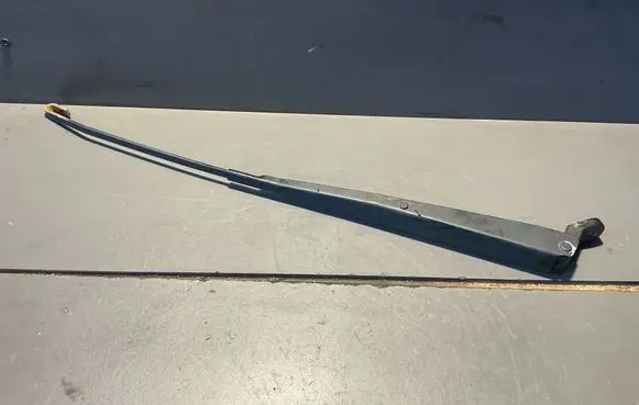 Nissan Terrano Front wiper blade arm 