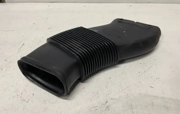 Mercedes-Benz E W211 Air intake hose/pipe A6120940287