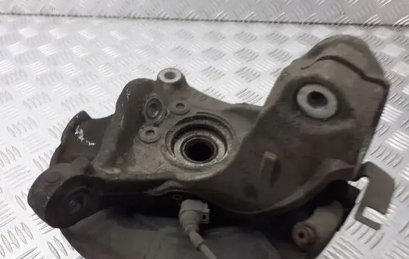 Volkswagen PASSAT B6 Front wheel hub spindle knuckle