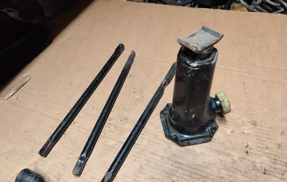 Jeep Cherokee III KJ Lift Jack 