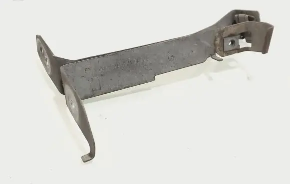 Mercedes-Benz CLS C218 X218 Front bumper mounting bracket A2045241440