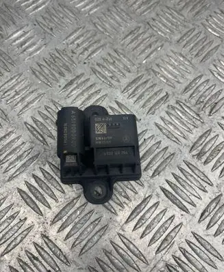 Mercedes-Benz C W204 Glow plug pre-heat relay A6519000900 10282012541