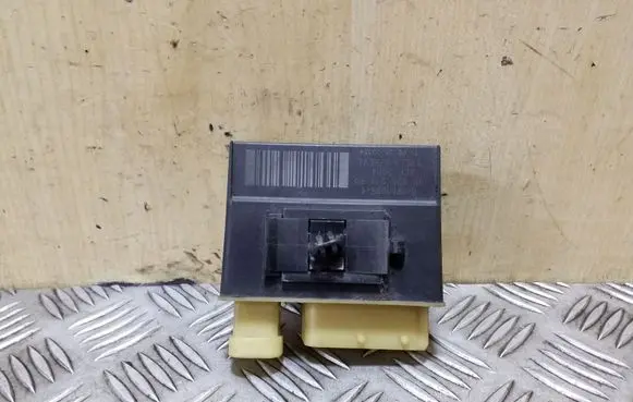 Coolant fan relay