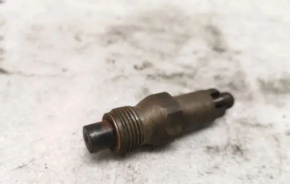 Volvo S40, V40 Fuel injector LCR6735401D