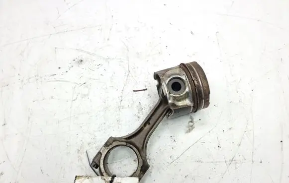 Toyota Auris 150 Piston with connecting rod
